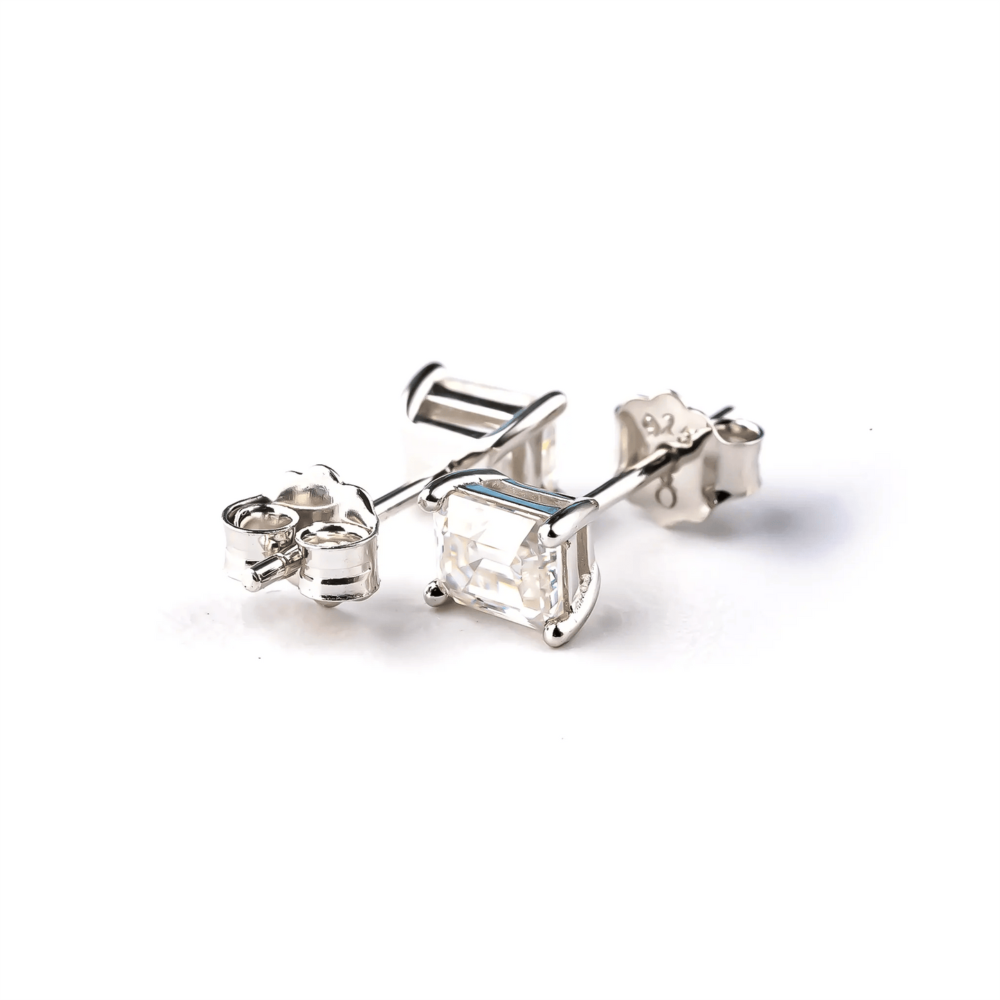 Exo Diamond Studs øredobber i smaragdslipt VVS1-diamant, eksklusive smykker fra Onyx Oslo