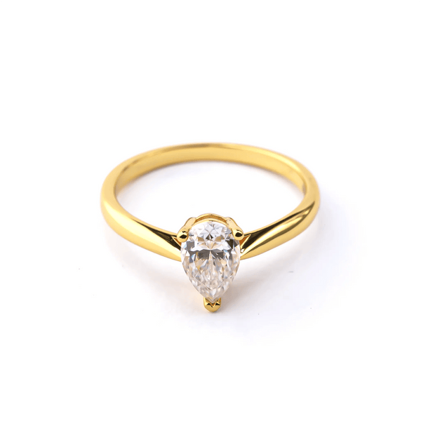 Eksklusiv pæreslipt Exo diamant-ring i sølv med gullforgylling og tre klør fra Onyx Oslo – luksuriøst smykke